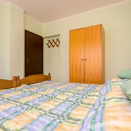 Apartment Fuer 3 Personen Ca 35 Qm In Njivice, Kvarner Bucht Krk Njivice